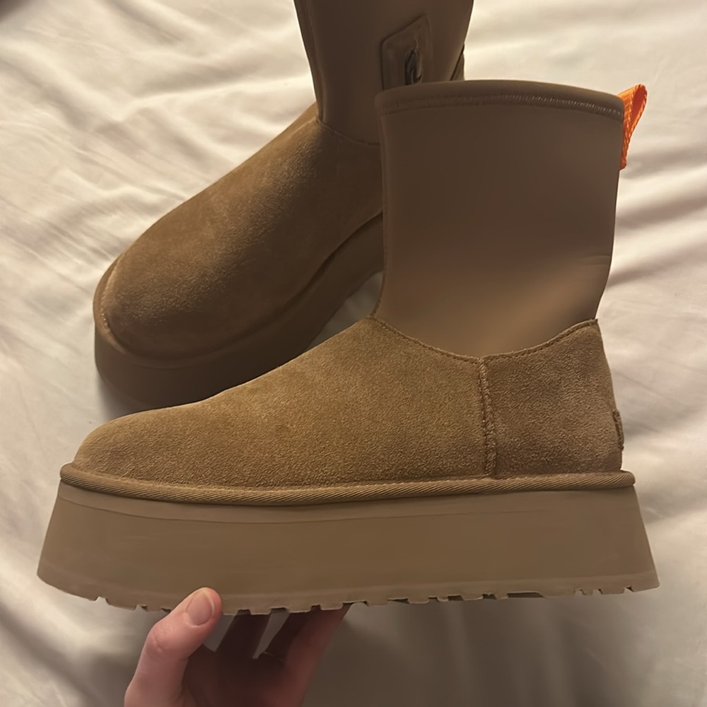 NWOB Ugg Dipper